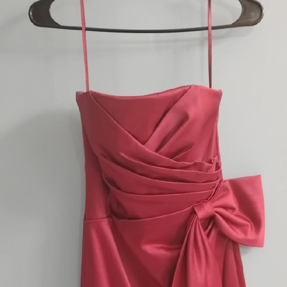 🌹White House Black Market Strapless Satin Dress in Deep Rose Color Size 0 - Picture 3 of 6